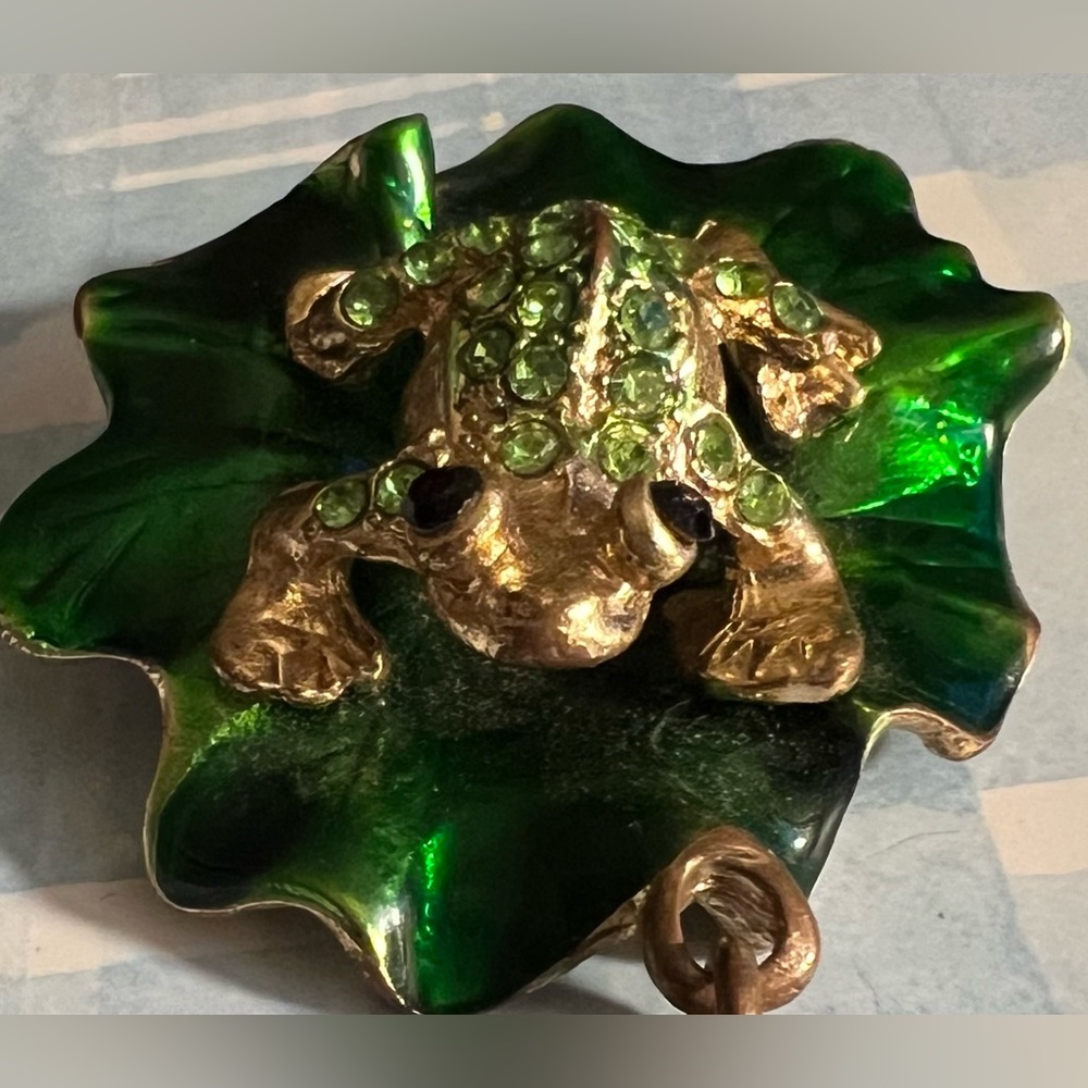 Betsey Johnson Crystal Green Frog Lotus Leaf Pendant Chain Necklace